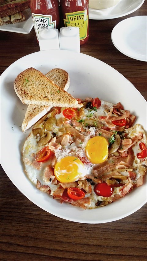 Ham, Bacon and Mushroom Fry Up All you might yearn for in a breakfast! Ham, Bacon and Mushroom Fry Up - Harry's in Boat Quay