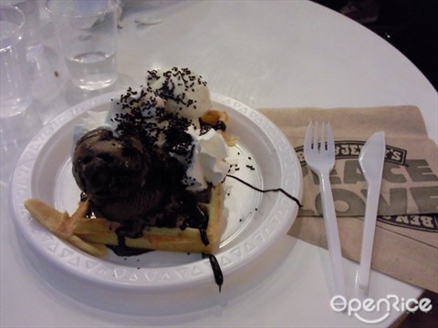 Belgian Waffle with 2 scoops of Ice Cream