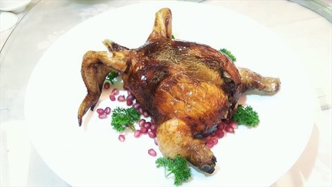 Roasted Crispy Chicken stuffed with Glutinous Rice and preserved meats 腊味脆皮糥米鸡