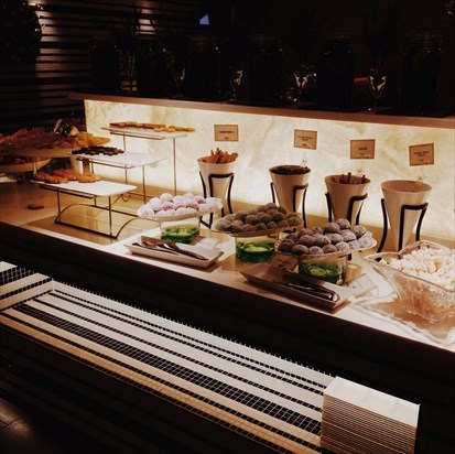 Dessert bar