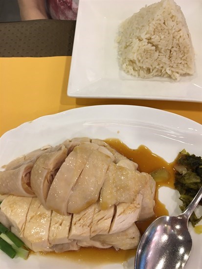 半隻白切雞,油飯