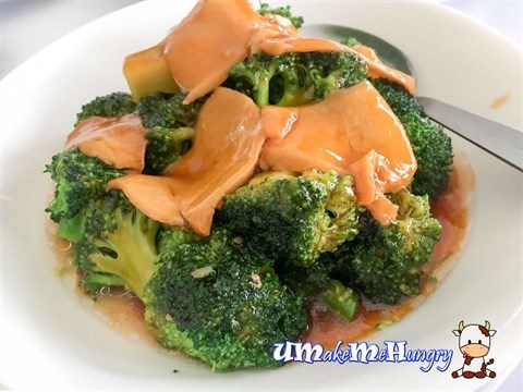 Brasied Slice Abalone with Broccoli 红烧鲍片西兰花 